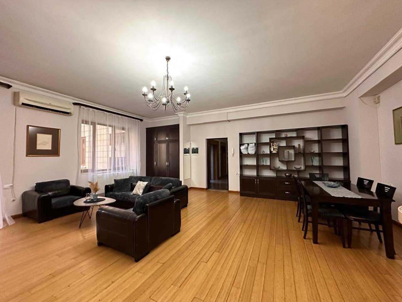 Hotel & Apartments California Erivan Exterior foto