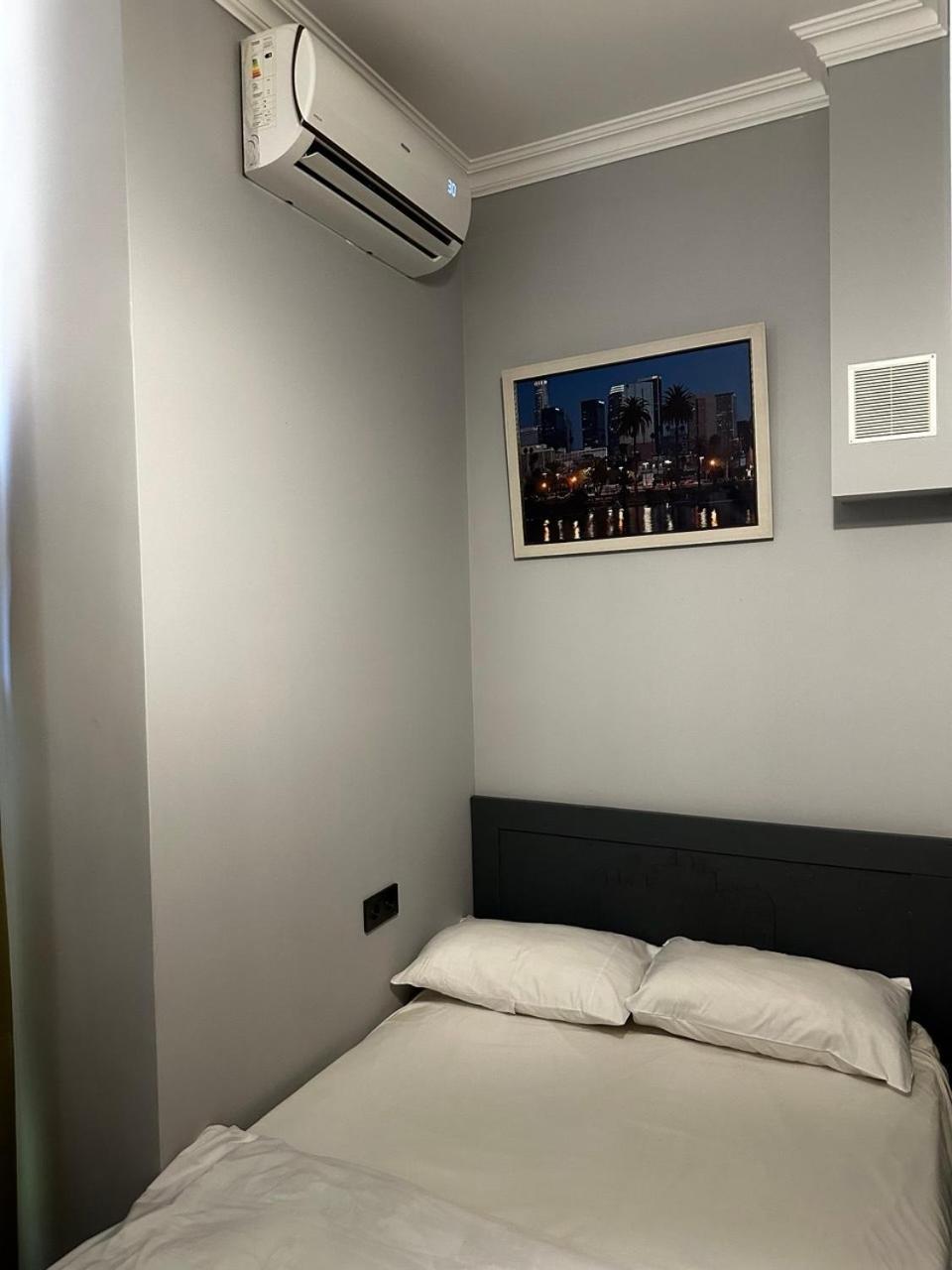 Hotel & Apartments California Erivan Exterior foto